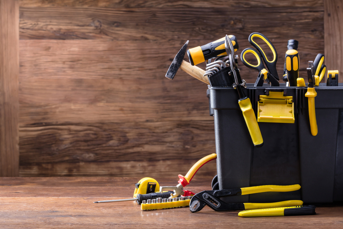 Should You Hire a Handyman or Do It Yourself?